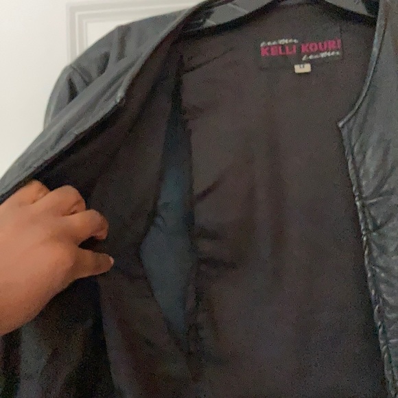 Black leather ruching detail! - Picture 3 of 5